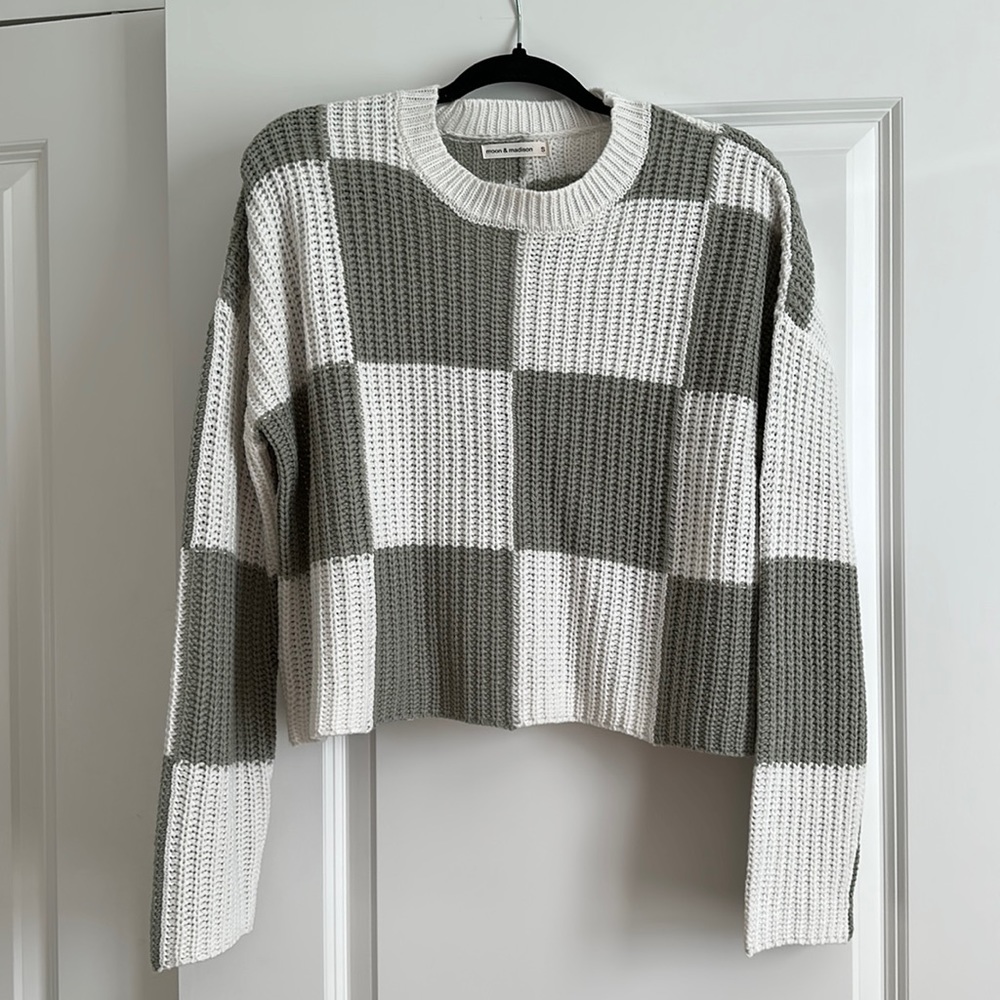 Moon & Madison Checkered Sweater